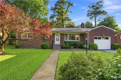 5 Timberline Cres, Newport News, VA 23606