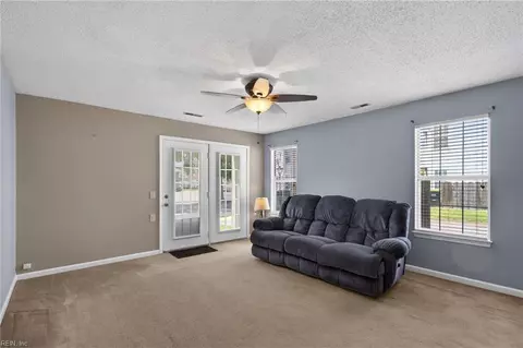 Living - 3520 Sugar Run Rn Run, Chesapeake, VA 23321 photo 4 of 5
