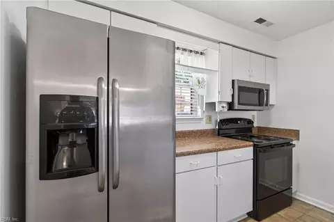 Kitchen - 3520 Sugar Run Rn Run, Chesapeake, VA 23321 photo 3 of 3