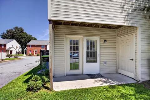 Exterior - 3520 Sugar Run Rn Run, Chesapeake, VA 23321 photo 2 of 3