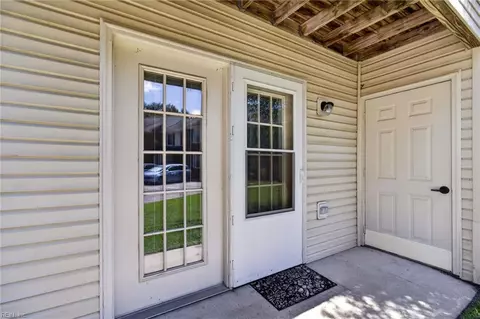 Exterior - 3520 Sugar Run Rn Run, Chesapeake, VA 23321 photo 3 of 3