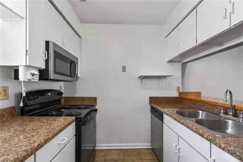 Kitchen - 3520 Sugar Run Rn Run, Chesapeake, VA 23321 photo 1 of 3