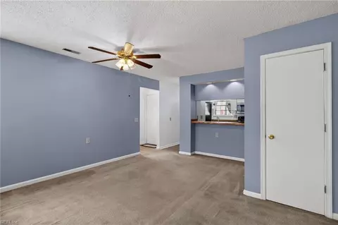 Living - 3520 Sugar Run Rn Run, Chesapeake, VA 23321 photo 3 of 5
