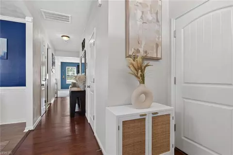 Entry Way - 67 Manilla Ln, Hampton, VA 23669 photo 2 of 6