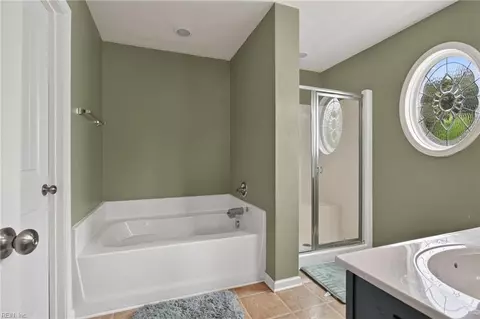 Bath - 67 Manilla Ln, Hampton, VA 23669 photo 1 of 4
