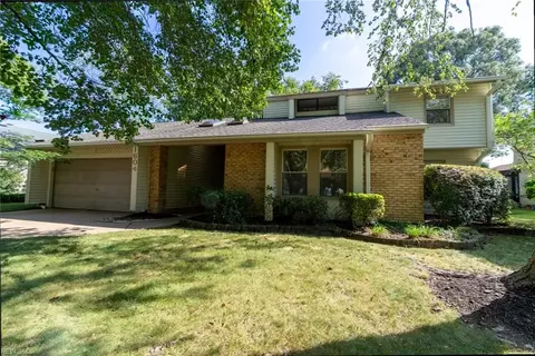 1604 Lake Christopher Dr, Virginia Beach, VA 23464