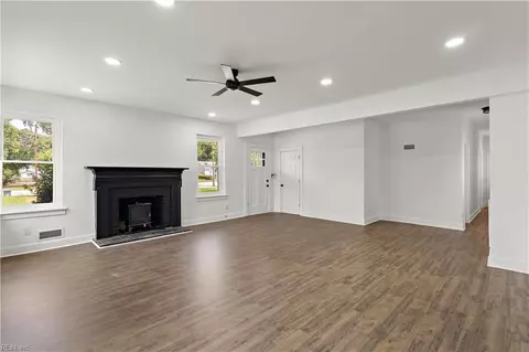 Living - 161 Lasalle Ave, Hampton, VA 23661 photo 5 of 5