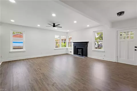 Living - 161 Lasalle Ave, Hampton, VA 23661 photo 3 of 5