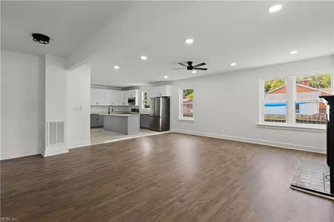Living - 161 Lasalle Ave, Hampton, VA 23661 photo 4 of 5