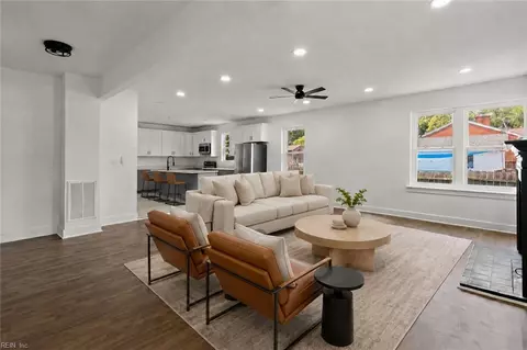 Living - 161 Lasalle Ave, Hampton, VA 23661 photo 2 of 5