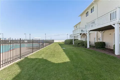 Exterior - 8 Cantamar Ct, Hampton, VA 23664 photo 6 of 9