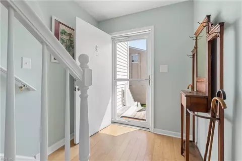 Entry Way - 8 Cantamar Ct, Hampton, VA 23664 photo 2 of 4