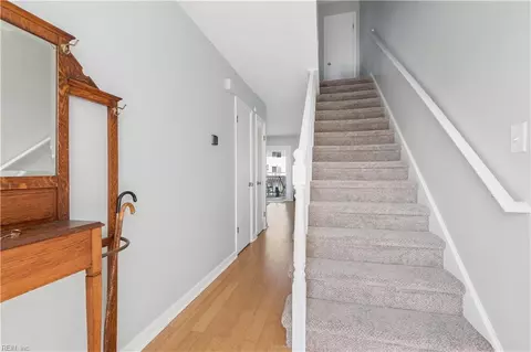 Entry Way - 8 Cantamar Ct, Hampton, VA 23664 photo 1 of 4