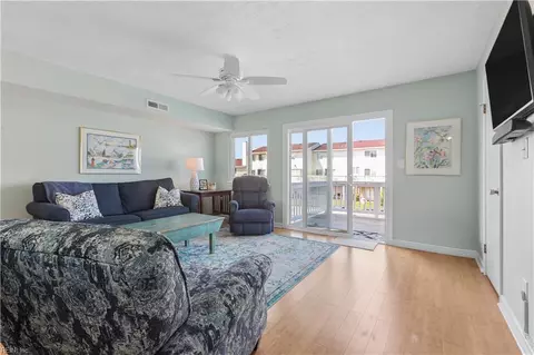 Living - 8 Cantamar Ct, Hampton, VA 23664 photo 1 of 1