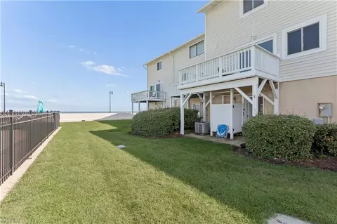 Exterior - 8 Cantamar Ct, Hampton, VA 23664 photo 5 of 9