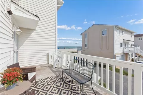 8 Cantamar Ct, Hampton, VA 23664