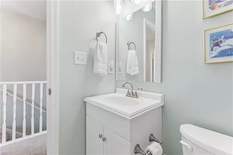 Bath - 8 Cantamar Ct, Hampton, VA 23664 photo 4 of 4