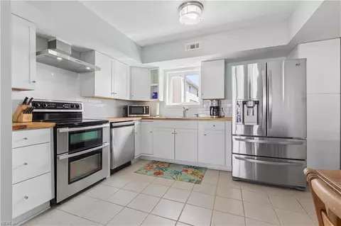 Kitchen - 8 Cantamar Ct, Hampton, VA 23664 photo 2 of 7
