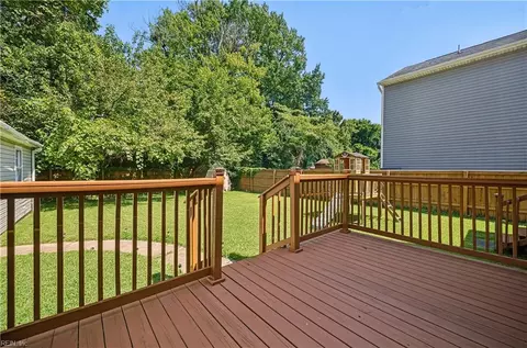 Exterior - 8046 E Glen Road Rd, Norfolk, VA 23505 photo 4 of 8