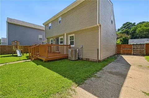 Exterior - 8046 E Glen Road Rd, Norfolk, VA 23505 photo 7 of 8