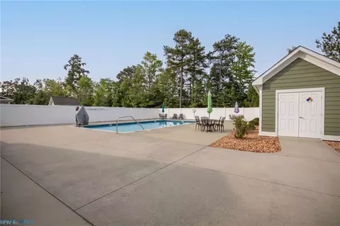 Exterior - 7400 Sinclair Way #2-E, Gloucester, VA 23061 photo 10 of 11