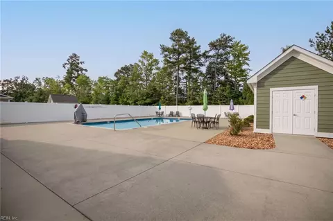 Exterior - 7400 Sinclair Way #2-E, Gloucester, VA 23061 photo 10 of 11