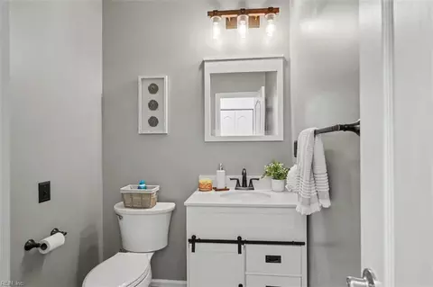 Bath - 1537 Hambledon Loop, Chesapeake, VA 23320 photo 4 of 4