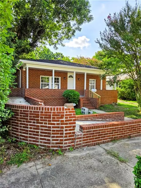 Exterior - 118 Walnut St, Suffolk, VA 23434 photo 2 of 9