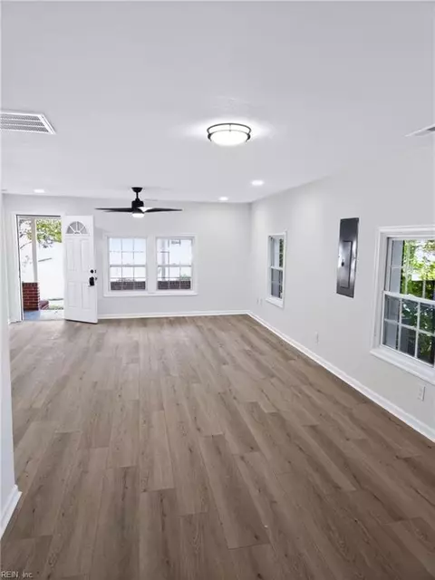 Living - 118 Walnut St, Suffolk, VA 23434 photo 2 of 2