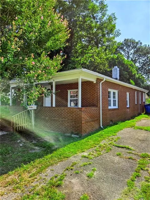 Exterior - 118 Walnut St, Suffolk, VA 23434 photo 7 of 9
