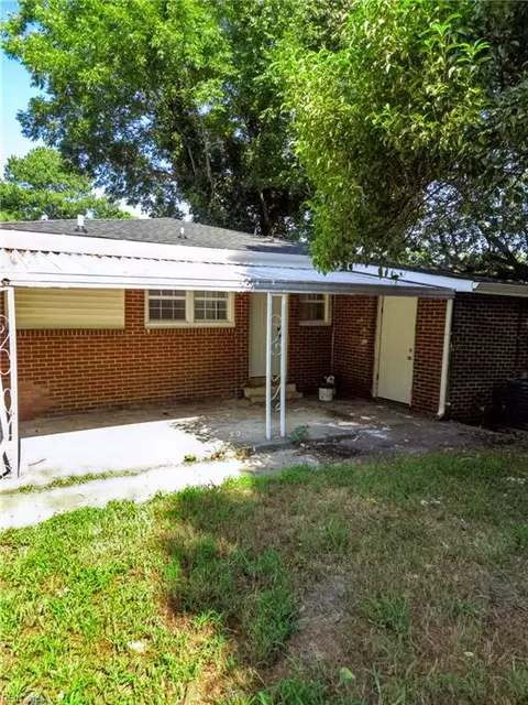 Exterior - 118 Walnut St, Suffolk, VA 23434 photo 8 of 9