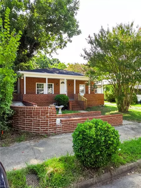 Exterior - 118 Walnut St, Suffolk, VA 23434 photo 3 of 9