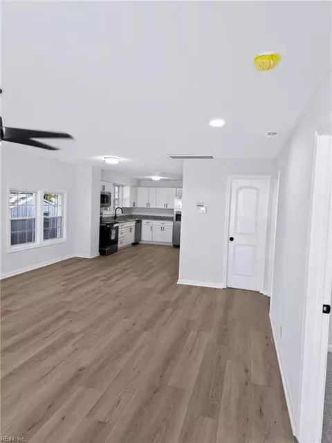 Entry Way - 118 Walnut St, Suffolk, VA 23434 photo 3 of 3