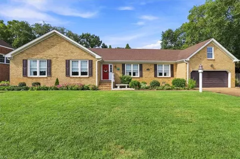 1914 Foxs Lair Trl, Norfolk, VA 23518