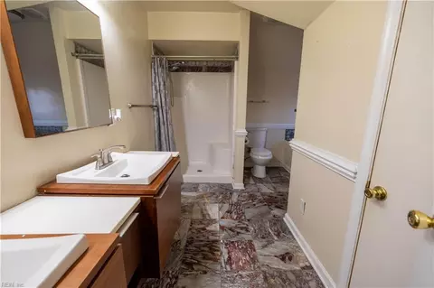Bath - 114 E Indian River Rd, Norfolk, VA 23523 photo 2 of 4