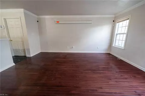 Living - 114 E Indian River Rd, Norfolk, VA 23523 photo 2 of 4