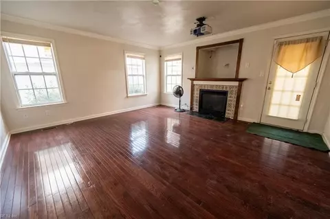 Living - 114 E Indian River Rd, Norfolk, VA 23523 photo 3 of 4