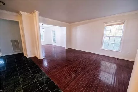 Living - 114 E Indian River Rd, Norfolk, VA 23523 photo 4 of 4
