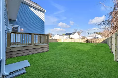 Exterior - 4873 Beamon Rd, Norfolk, VA 23513 photo 4 of 8