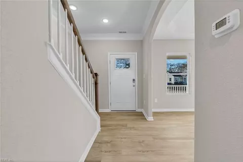 Entry Way - 4873 Beamon Rd, Norfolk, VA 23513 photo 2 of 9