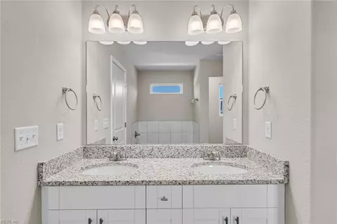 Bath - 4873 Beamon Rd, Norfolk, VA 23513 photo 2 of 4