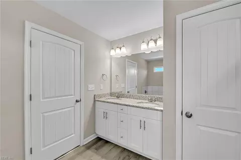 Entry Way - 4873 Beamon Rd, Norfolk, VA 23513 photo 7 of 9