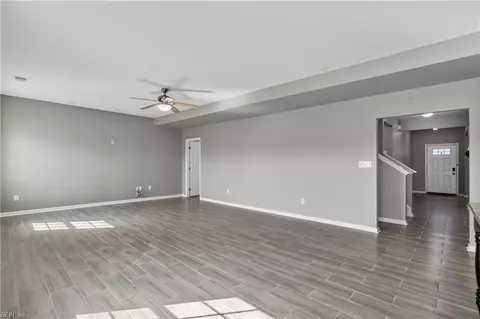 Living - 335 Spring Hill Pl, Smithfield, VA 23430 photo 4 of 4