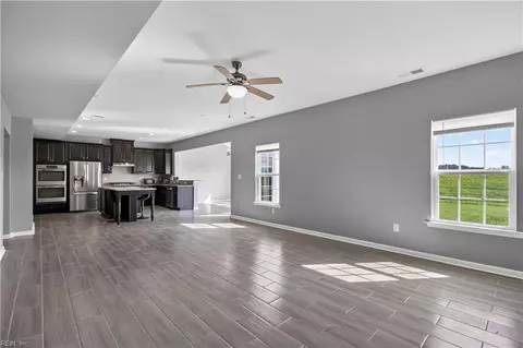 Living - 335 Spring Hill Pl, Smithfield, VA 23430 photo 2 of 4