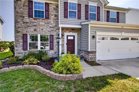 Exterior - 335 Spring Hill Pl, Smithfield, VA 23430 photo 3 of 4