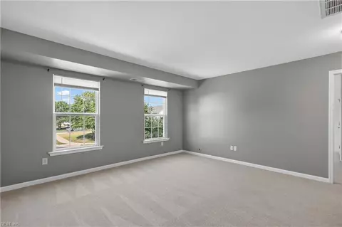 Bedroom - 335 Spring Hill Pl, Smithfield, VA 23430 photo 5 of 11