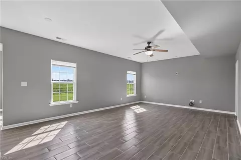Living - 335 Spring Hill Pl, Smithfield, VA 23430 photo 3 of 4