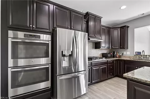 Kitchen - 335 Spring Hill Pl, Smithfield, VA 23430 photo 2 of 4