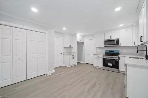 Entry Way - 130 Devon Rd, Williamsburg, VA 23188 photo 2 of 2