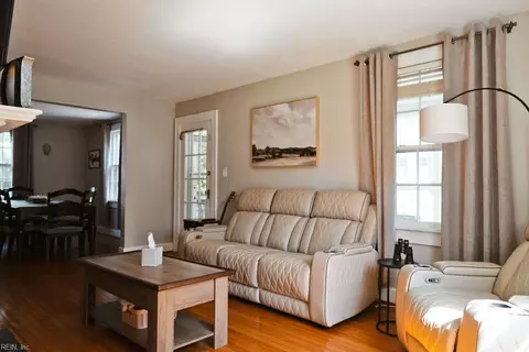 Living - 40 Pear Ave, Hampton, VA 23661 photo 1 of 1